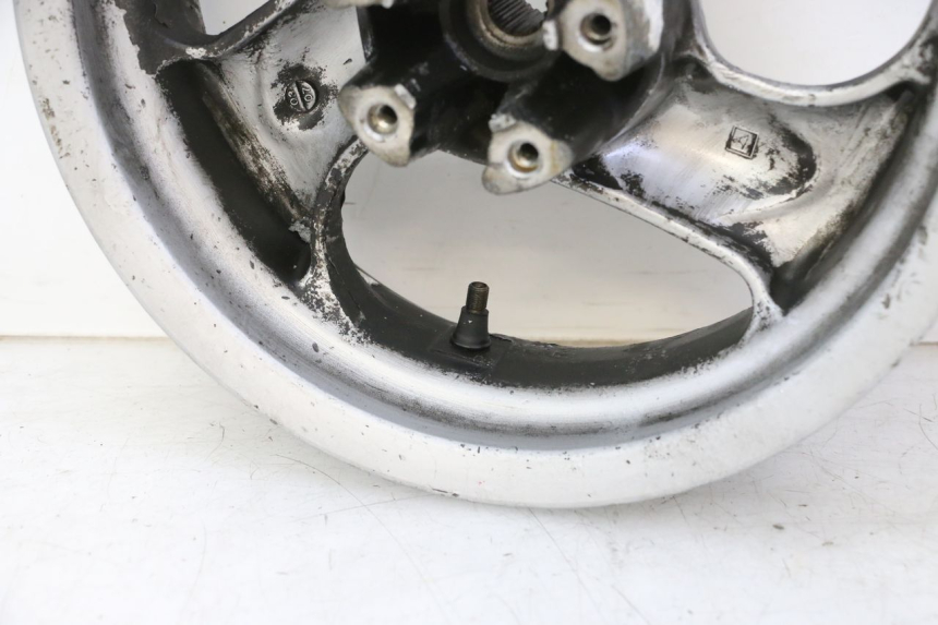 photo de ARO TRASEIRO KYMCO GRAND DINK 125 (2002 - 2007) - Zoom do estado de desgaste