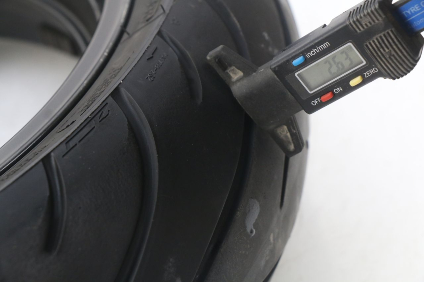 photo de ARO TRASEIRO SUZUKI GSF N BANDIT 600 (2000 - 2004) - Zoom do estado de desgaste