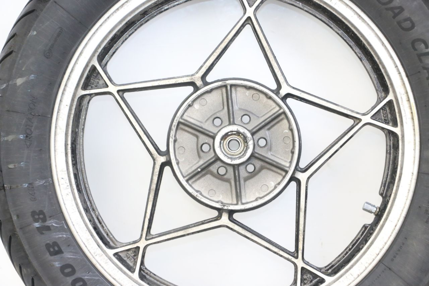 photo de ARO TRASEIRO SUZUKI GSX E 250 (1982 - 1983) - Detalhes característicos