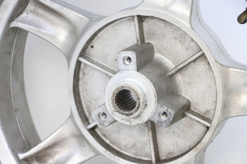 photo de ARO TRASEIRO JM MOTORS GTS 125 (2015 - 2019) - Detalhes característicos
