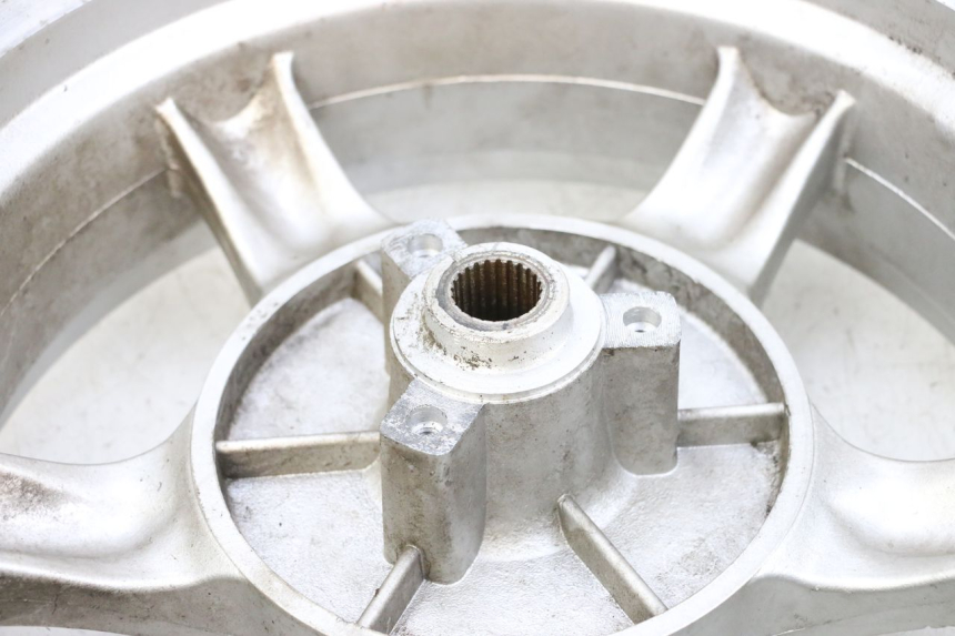 photo de ARO TRASEIRO JM MOTORS GTS 125 (2015 - 2019) - Zoom do estado de desgaste