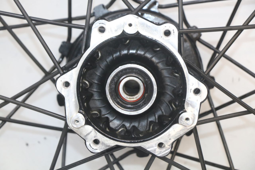 photo de ARO TRASEIRO HUSQVARNA SVARTPILEN 401 (2018 - 2023) - Vista geral