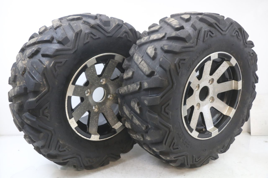 photo de ARO TRASEIRO HYTRACK HY S 4X4 410 (2013 - 2016) - Vista principal