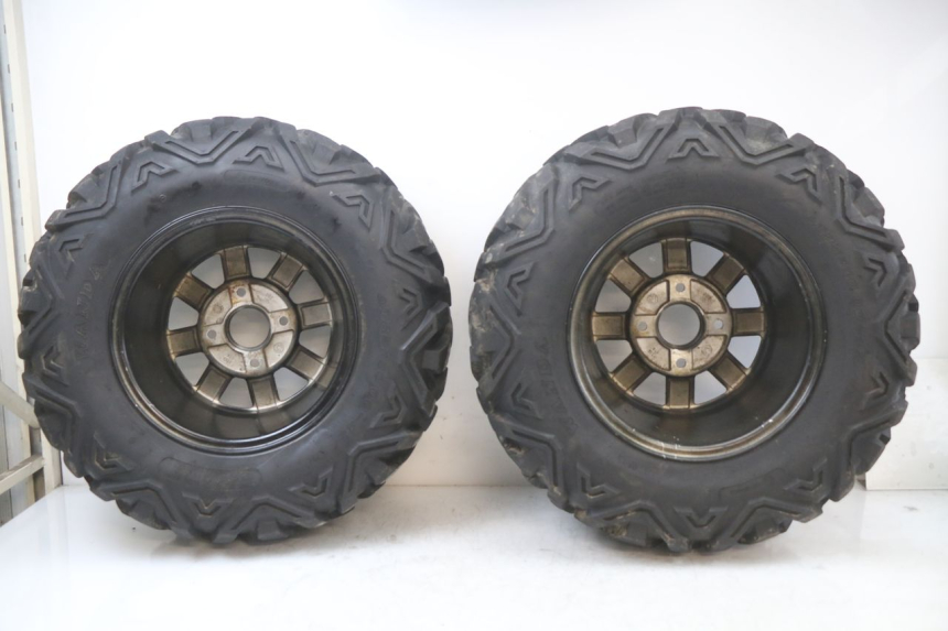 photo de ARO TRASEIRO HYTRACK HY S 4X4 410 (2013 - 2016) - Detalhes característicos