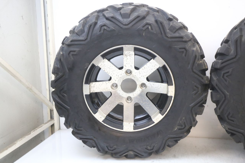 photo de ARO TRASEIRO HYTRACK HY S 4X4 410 (2013 - 2016) - Zoom do estado de desgaste