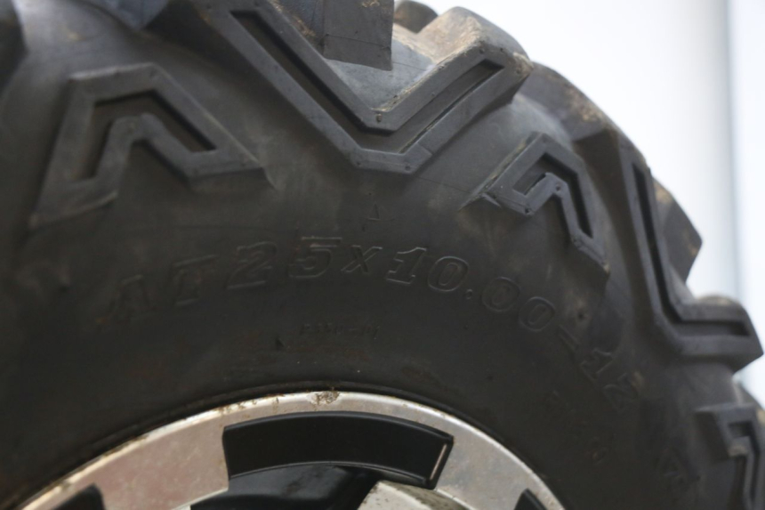 photo de ARO TRASEIRO HYTRACK HY S 4X4 410 (2013 - 2016) - Zoom do estado de desgaste