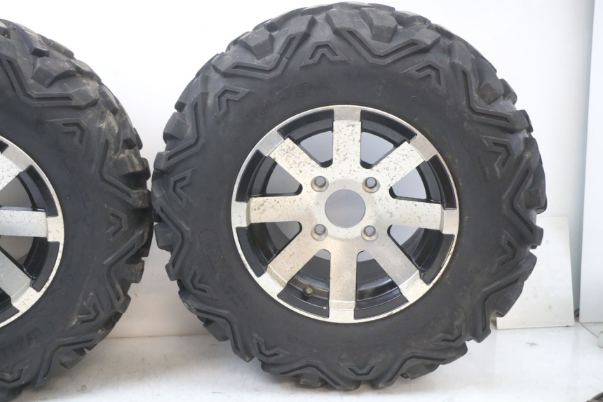 photo de ARO TRASEIRO HYTRACK HY S 4X4 410 (2013 - 2016) - Outro ângulo de visão