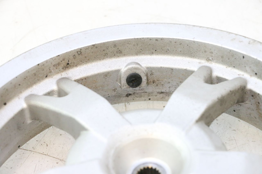 photo de ARO TRASEIRO PEUGEOT KISBEE 2T 50 (2010 - 2017) - Vista de perto