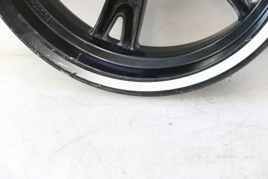photo de ARO TRASEIRO PEUGEOT KISBEE 4T 50 (2018 - 2022) - Zoom do estado de desgaste