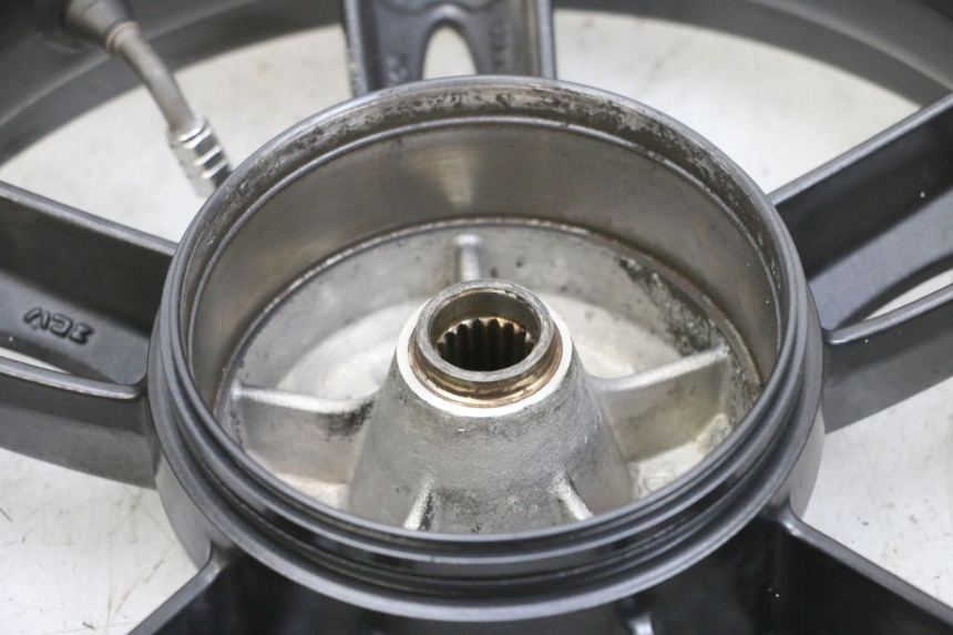 photo de ARO TRASEIRO YAMAHA NEOS NEO'S 4T 50 (2008 - 2016) - Detalhes característicos