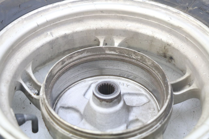 photo de ARO TRASEIRO HONDA NHX LEAD 110 (2008 - 2010) - Zoom do estado de desgaste