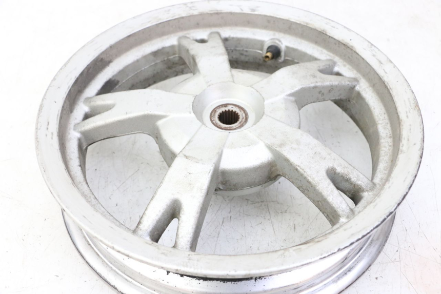 photo de ARO TRASEIRO PEUGEOT KISBEE 4T 50 (2010 - 2017) - Detalhes característicos