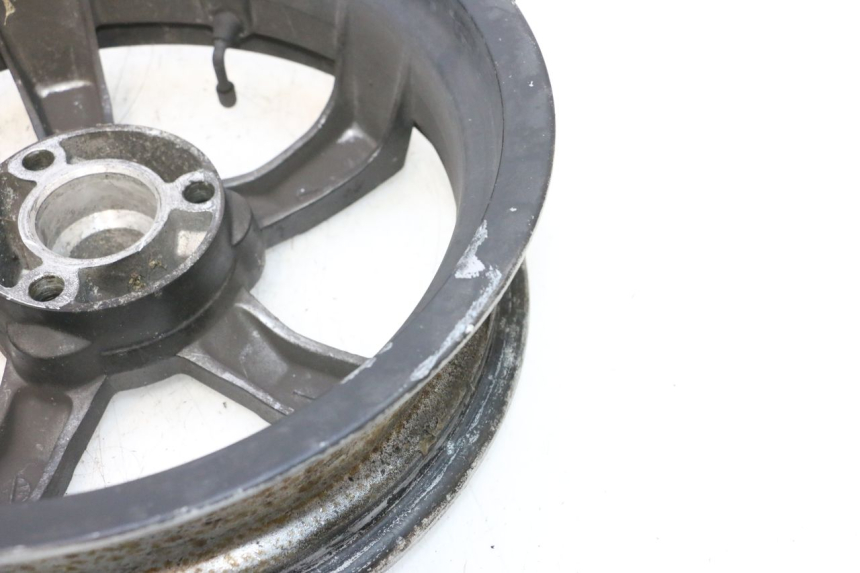 photo de ARO TRASEIRO PEUGEOT SATELIS COMPRESSOR K15 125 (2006 - 2009) - Detalhe da peça