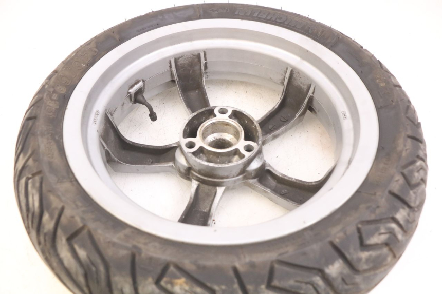 photo de ARO TRASEIRO PEUGEOT SATELIS 125 (2010 - 2012) - Zoom do estado de desgaste