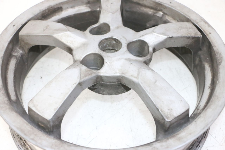 photo de ARO TRASEIRO PEUGEOT SATELIS 125 (2006 - 2009) - Detalhes característicos
