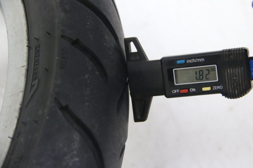photo de ARO TRASEIRO APRILIA SCARABEO 4T 50 (2009 - 2017) - Zoom do estado de desgaste