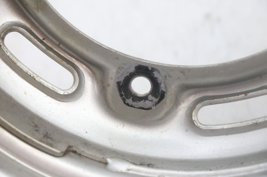 photo de ARO TRASEIRO HONDA SCV LEAD 100 (2003 - 2007) - Detalhes característicos