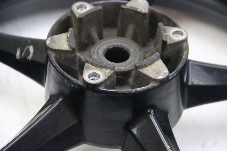 photo de ARO TRASEIRO SUZUKI SIXTEEN 125 (2008 - 2010) - Vista de perto