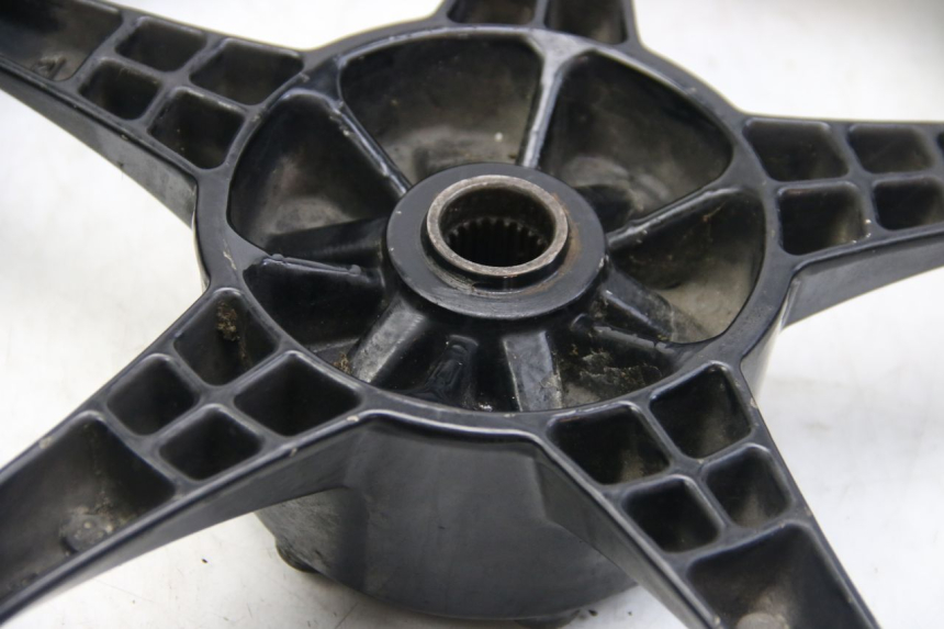 photo de ARO TRASEIRO SUZUKI SIXTEEN 125 (2008 - 2010) - Estrutura - ampliação