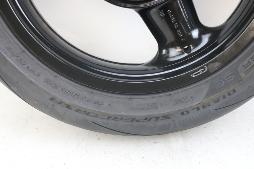 photo de ARO TRASEIRO TRIUMPH SPEED TRIPLE T301 900 (1994 - 1996) - Detalhes característicos