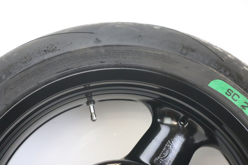 photo de ARO TRASEIRO TRIUMPH SPEED TRIPLE T301 900 (1994 - 1996) - Vista de perto
