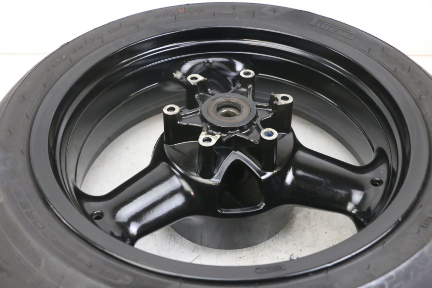 photo de ARO TRASEIRO TRIUMPH SPEED TRIPLE T301 900 (1994 - 1996) - Outro ângulo de visão