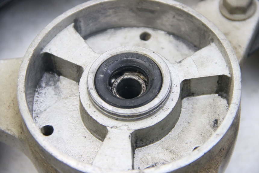 photo de ARO TRASEIRO JAWA STELLA BABETTA 134 50 - Pontos de fixação