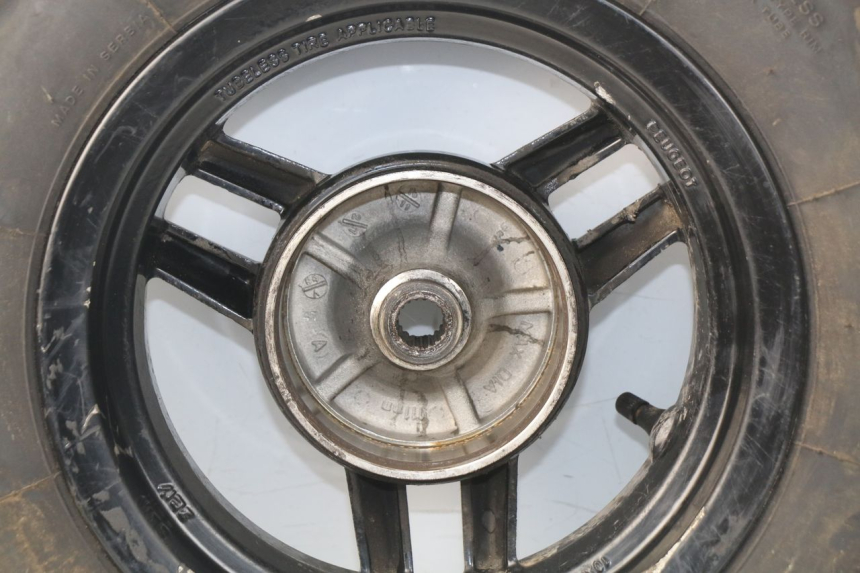 photo de ARO TRASEIRO PEUGEOT STREETZONE 2T 50 (2014 - 2019) - Zoom do estado de desgaste