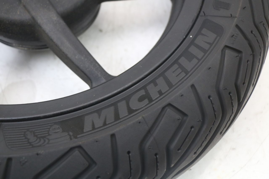photo de ARO TRASEIRO KYMCO SUPER 8 125 (2008 - 2015) - Detalhes característicos