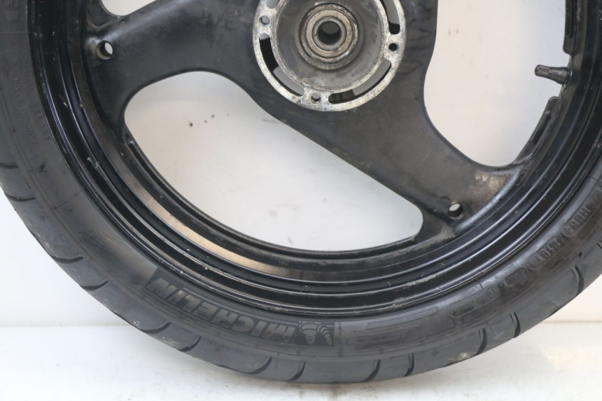 photo de ARO TRASEIRO SUZUKI GS F 500 (2004 - 2007) - Detalhes característicos