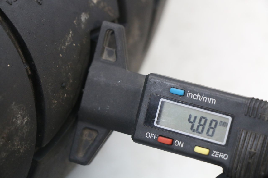 photo de ARO TRASEIRO SUZUKI GS F 500 (2004 - 2007) - Ângulo alternativo