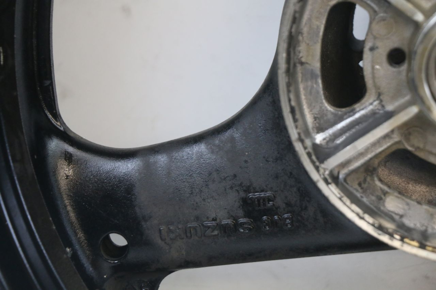 photo de ARO TRASEIRO SUZUKI GS F 500 (2004 - 2007) - Pontos de fixação