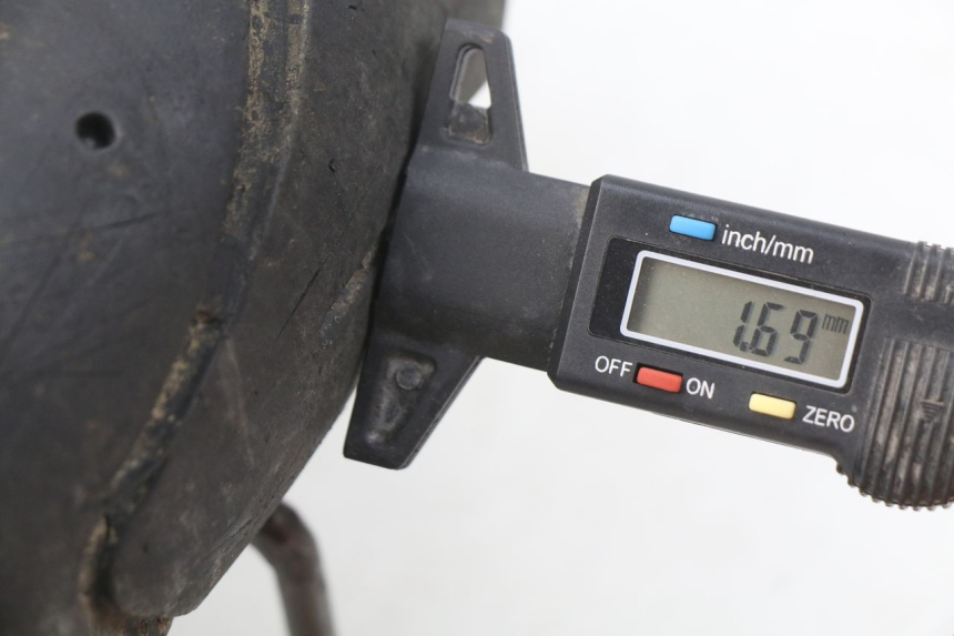 photo de ARO TRASEIRO PEUGEOT SV 80 (1993 - 1997) - Detalhe da peça