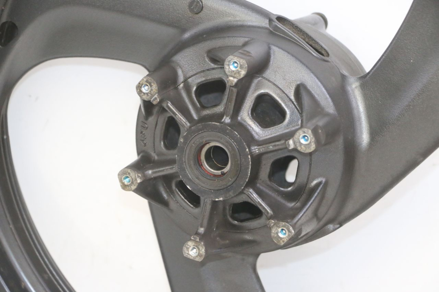 photo de ARO TRASEIRO YAMAHA TDR DELTABOX 125 (1997 - 2003) - Detalhes característicos