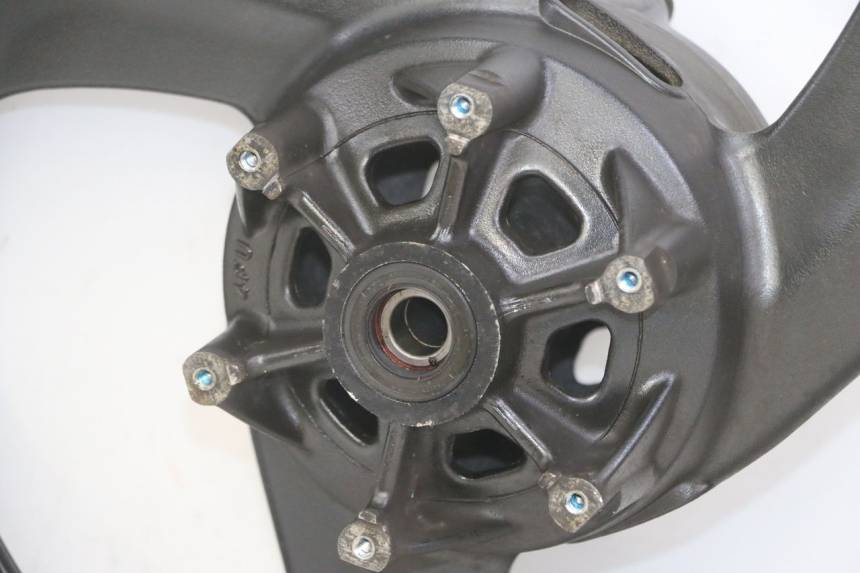photo de ARO TRASEIRO YAMAHA TDR DELTABOX 125 (1997 - 2003) - Vista de perto