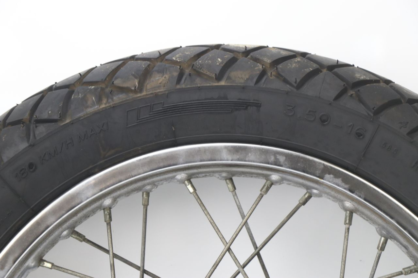 photo de ARO TRASEIRO SUZUKI TU X TUX VOLTY 125 (1999 - 2001) - Detalhes característicos