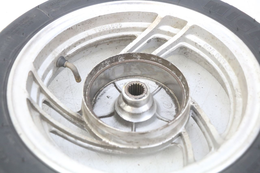 photo de ARO TRASEIRO PEUGEOT V-CLIC VCLIC 50 (2007 - 2013) - Detalhes característicos