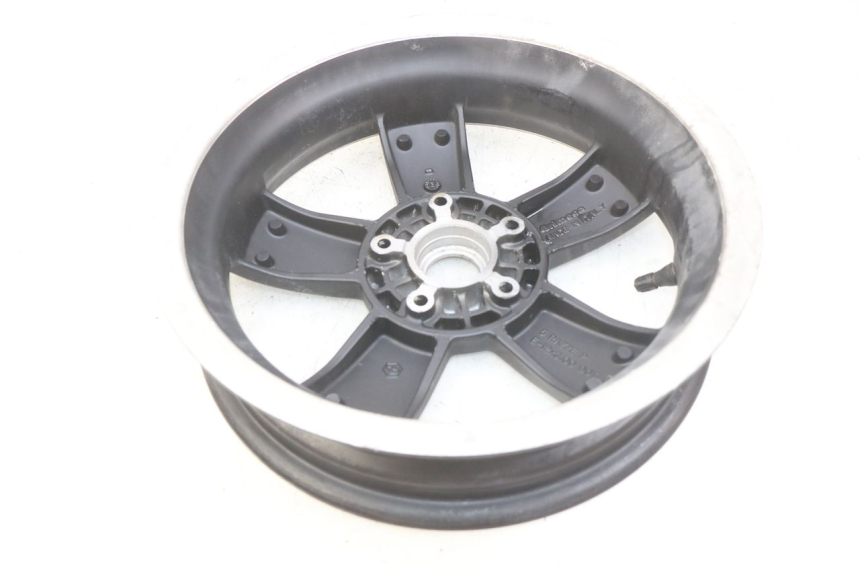 photo de ARO TRASEIRO PIAGGIO VESPA GTS SUPER IE 125 (2009 - 2016) - Detalhes característicos