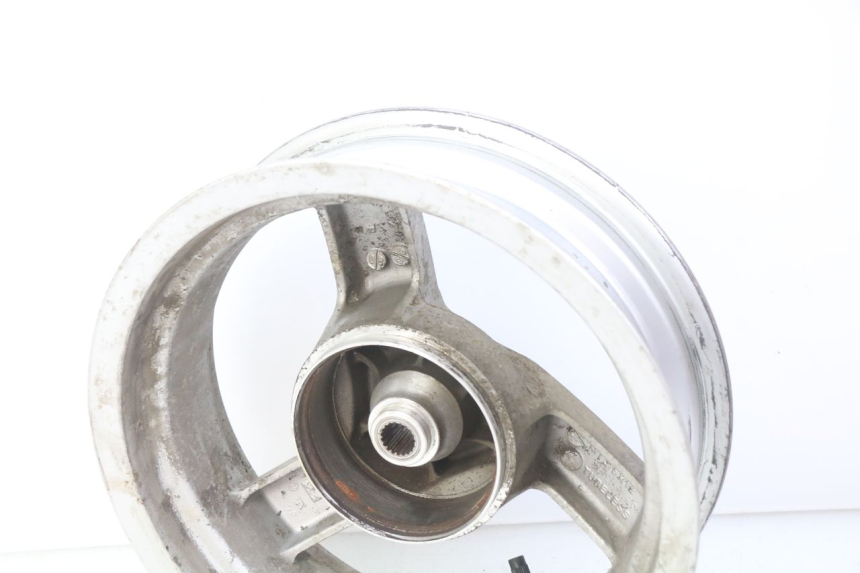 photo de ARO TRASEIRO PEUGEOT VIVACITY NEW 2T 50 (2008 - 2017) - Detalhe da peça