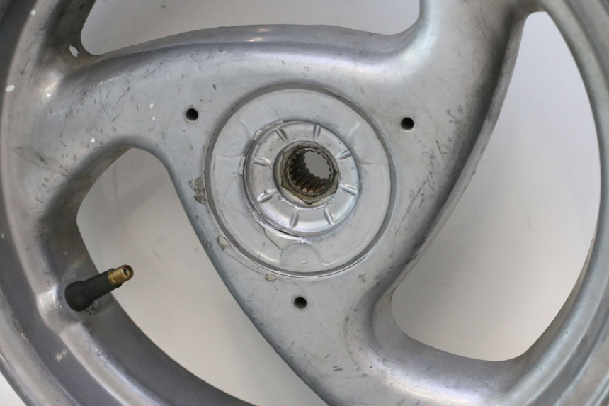 photo de ARO TRASEIRO PEUGEOT VIVACITY 50 (2004 - 2009) - Detalhes característicos