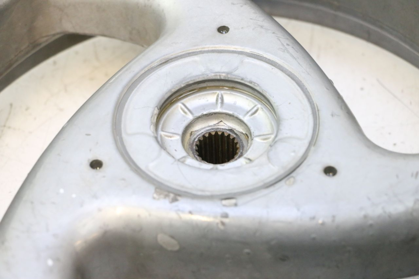 photo de ARO TRASEIRO PEUGEOT VIVACITY 50 (2004 - 2009) - Detalhe da peça