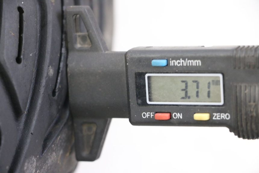 photo de ARO TRASEIRO YAMAHA XMAX X-MAX 125 (2006 - 2009) - Zoom do estado de desgaste