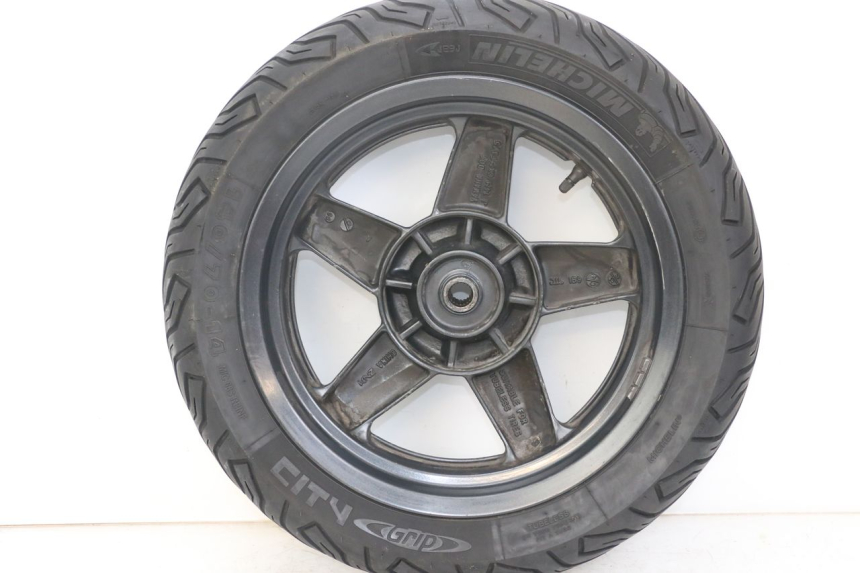 photo de ARO TRASEIRO YAMAHA XMAX X-MAX 125 (2006 - 2009) - Detalhes característicos