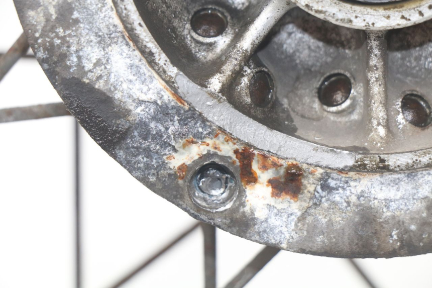 photo de ARO TRASEIRO SUZUKI XF FREEWIND 650 (1997 - 2003) - Detalhe da peça