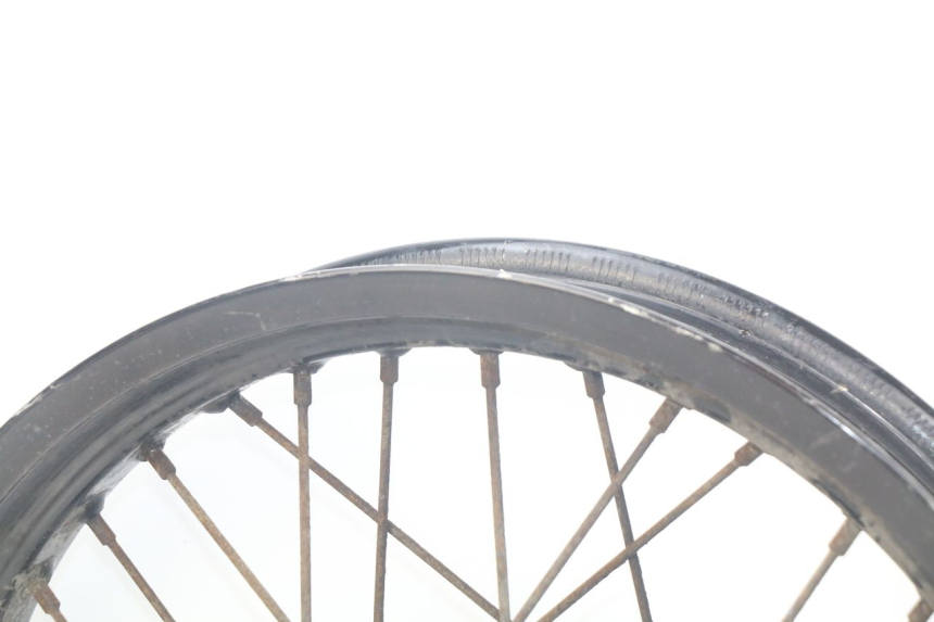 photo de ARO TRASEIRO SUZUKI XF FREEWIND 650 (1997 - 2003) - Vista de perto