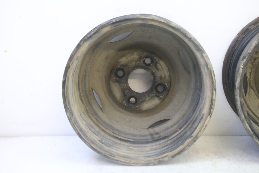 photo de ARO TRASEIRO YAMAHA YFM GRIZZLY 550 (2008 - 2015) - Detalhes característicos