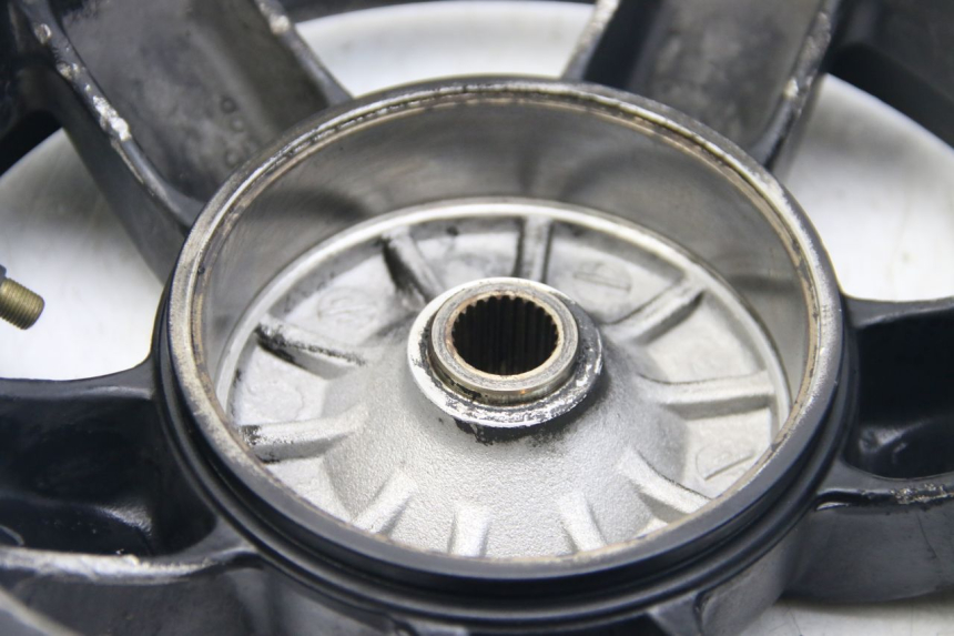 photo de ARO TRASEIRO PIAGGIO ZIP 2T 50 (2009 - 2019) - Detalhes característicos