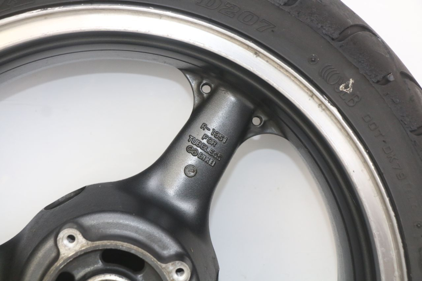 photo de ARO TRASEIRO KAWASAKI ZX-6R ZX6R 600 (1995 - 1997) - Detalhes característicos
