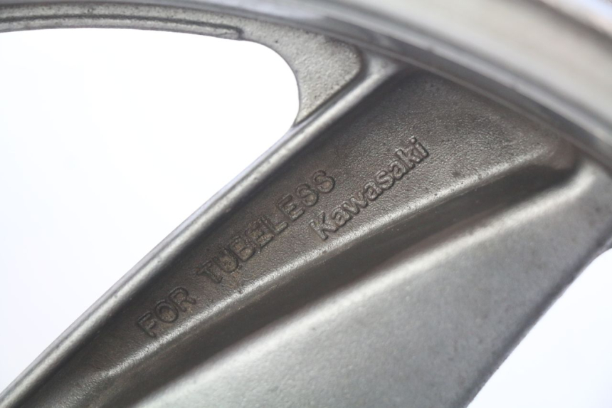 photo de ARO TRASEIRO KAWASAKI ZZR 600 (1995 - 2004) - Outro ângulo de visão