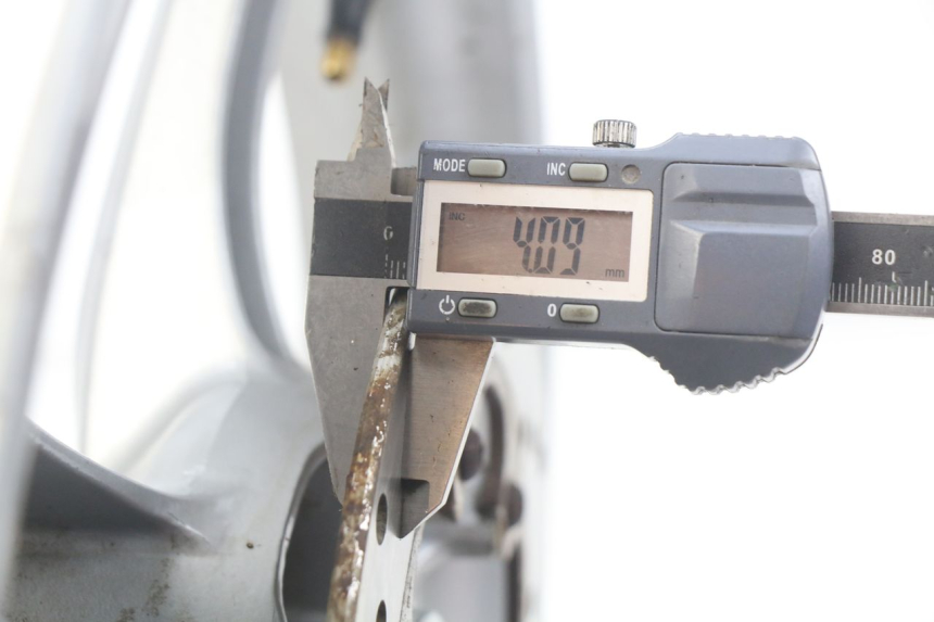 photo de ARO DIANTEIRO PIAGGIO LIBERTY 4T 50 (2004 - 2008) - Detalhe da peça